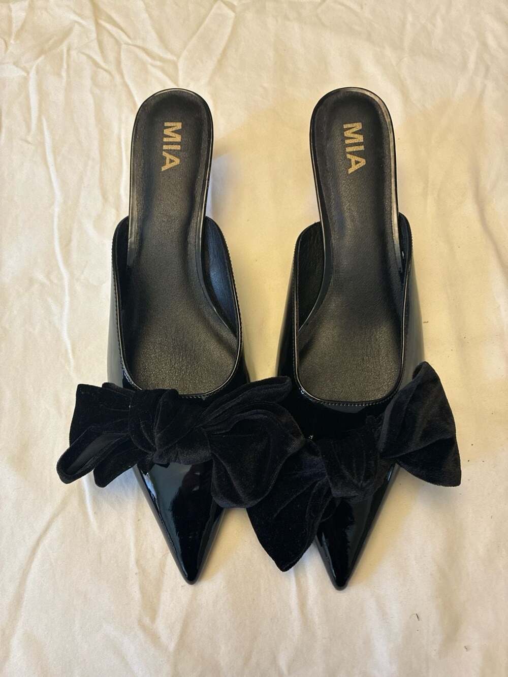 Velvet bow kitten heel mules Dream Pairs